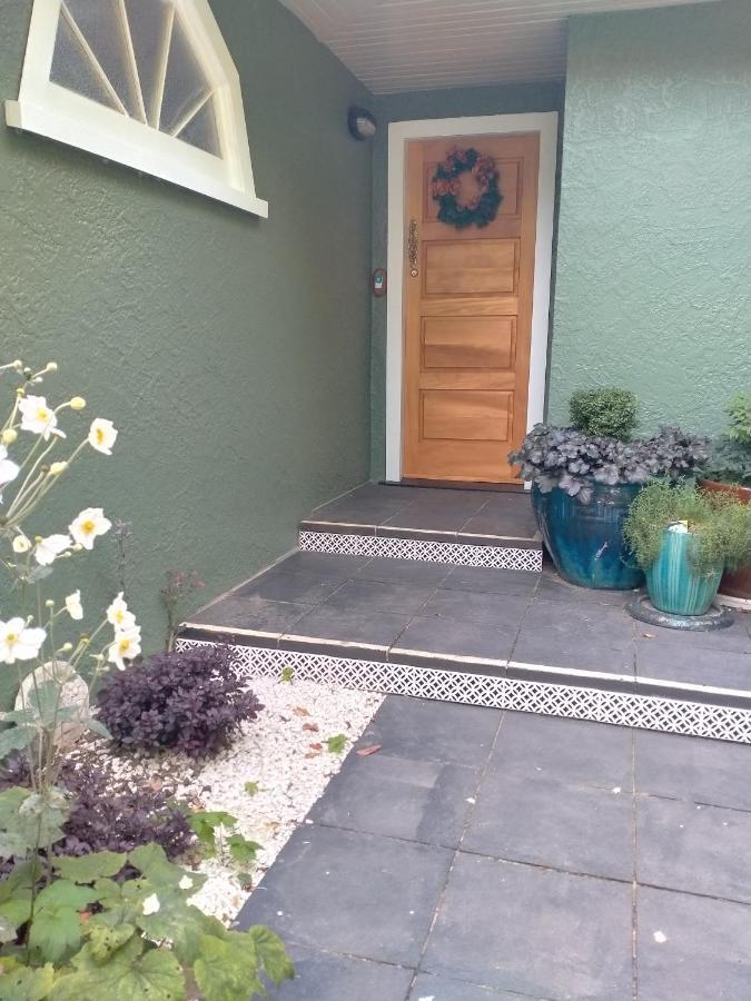 Amberly House Rotorua Bed & Breakfast Екстериор снимка
